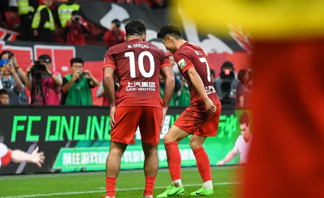 欧超杯倒计时，广东宏远赛后再遭质疑，细节引发关注，气氛紧张，轮换策略成焦点的简单介绍