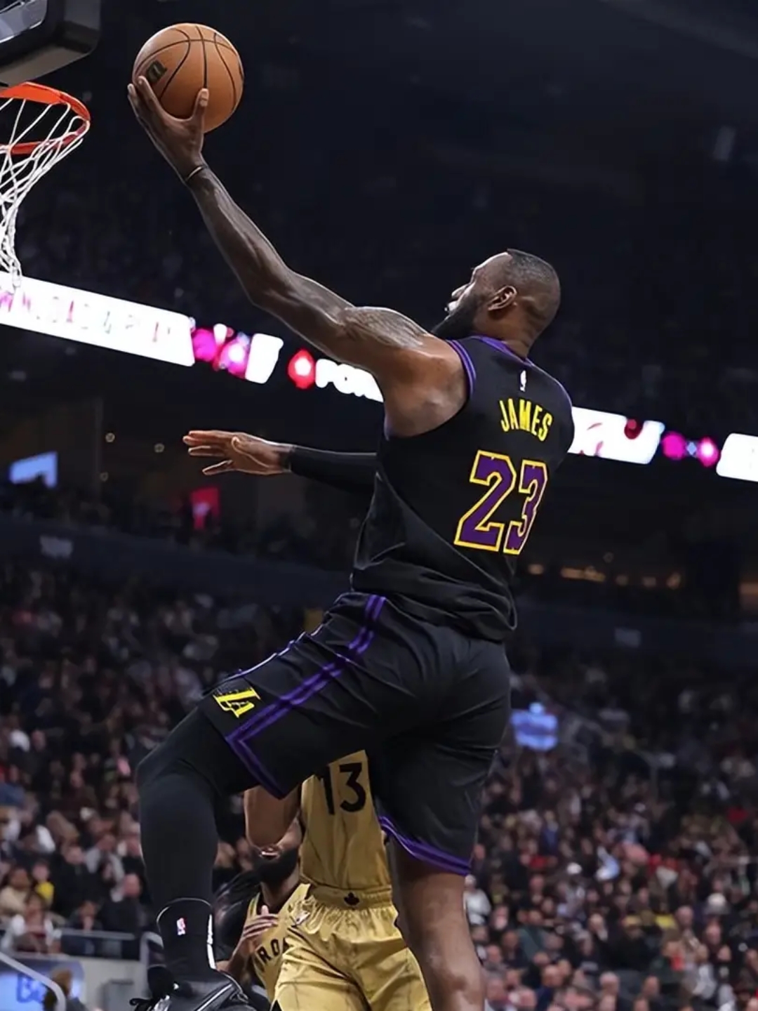 包含洛杉矶湖人迎NBA季后赛关键赛，冲刺阶段强势反弹，管理层满意，训练强度明显提升的词条