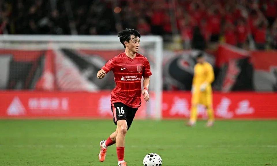 竞技宝官网关于今夜体能课后，成都蓉城完成体检备战亚冠，底气十足，纪律约束更严格的信息